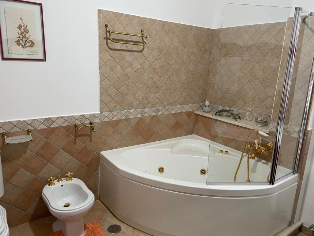 Villa Rosella Appartamento 2 - Con Piscina - 150 M Dal Mare Casa Margherita Luaran gambar