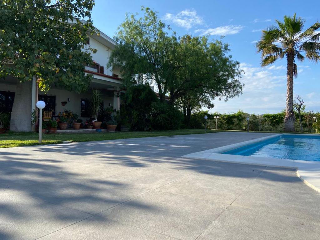 Villa Rosella Appartamento 2 - Con Piscina - 150 M Dal Mare Casa Margherita Luaran gambar